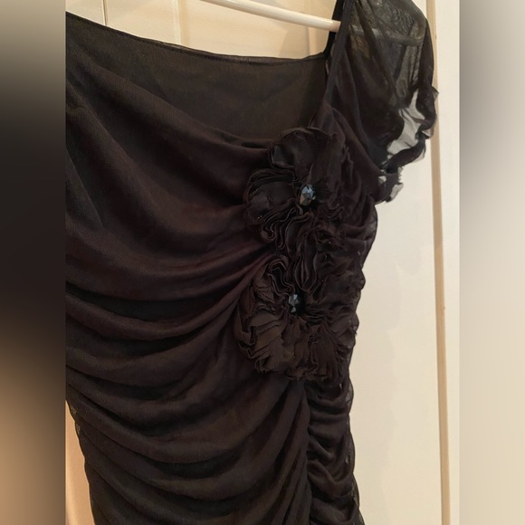 Ruched top with fabric flowers - Picture 2 of 3